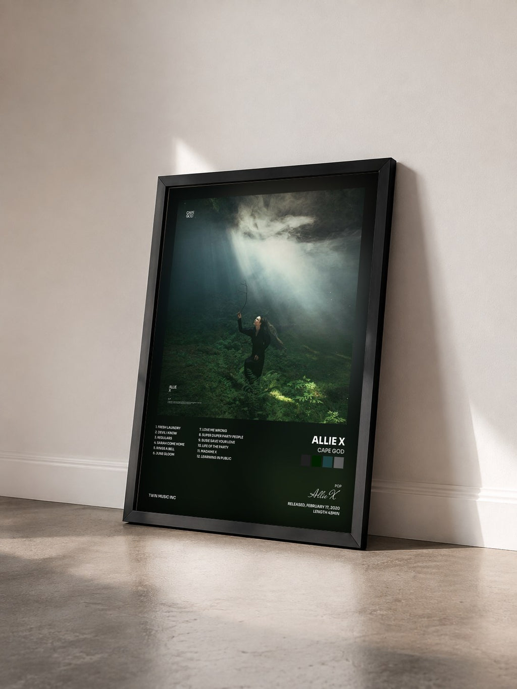 #noir Tableau de l'album Cape God de Allie X vu de trois quarts, cadre noir
