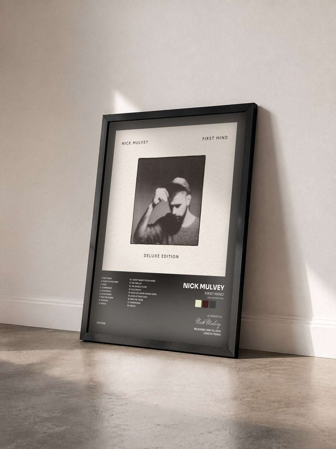#noir Tableau de l'album First Mind (Deluxe Edition) de Nick Mulvey vu de trois quarts, cadre noir