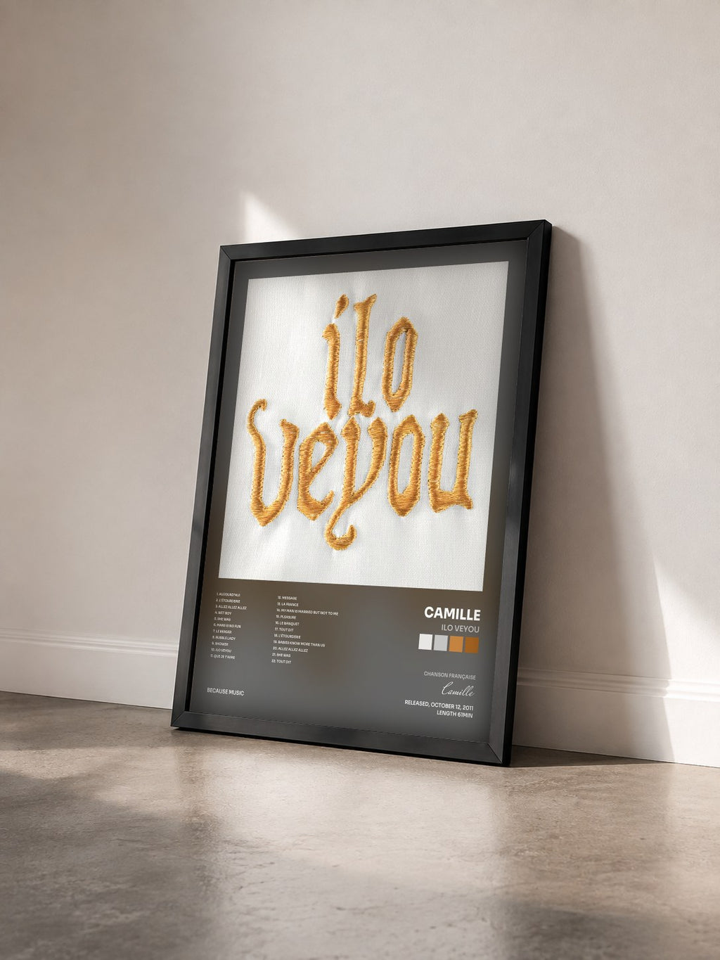#noir Tableau de l'album Ilo Veyou de Camille vu de trois quarts, cadre noir