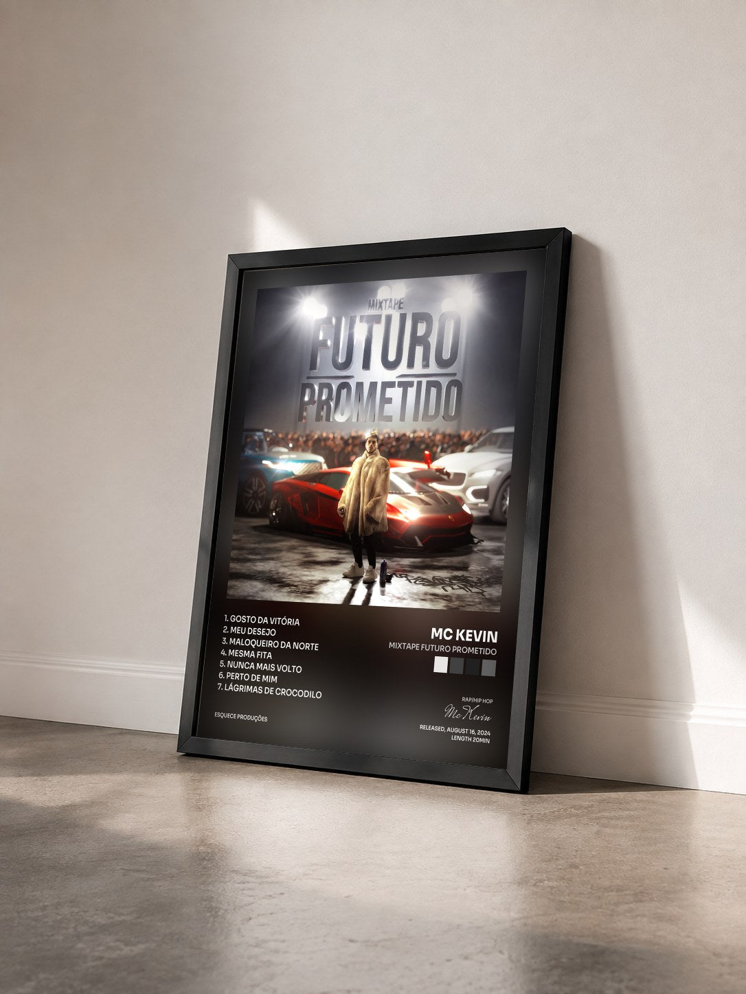 #noir Tableau de l'album MIXTAPE FUTURO PROMETIDO de Mc Kevin vu de trois quarts, cadre noir