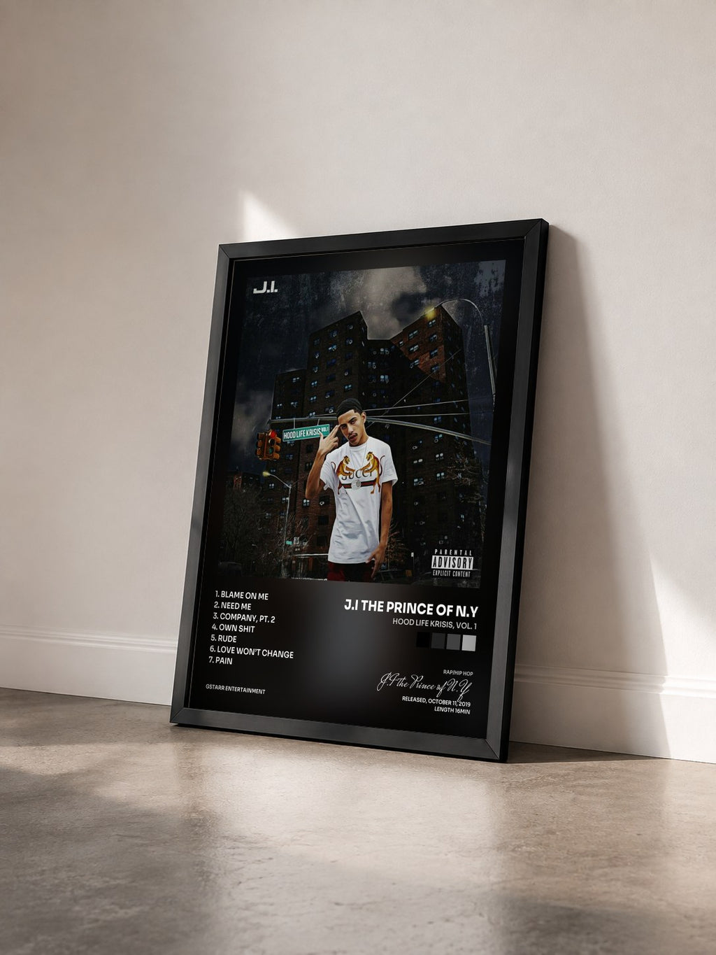 #noir Hood Life Krisis, Vol. 1 di J.I the Prince of N.Y in stampa incorniciata vista di tre quarti, cornice nera