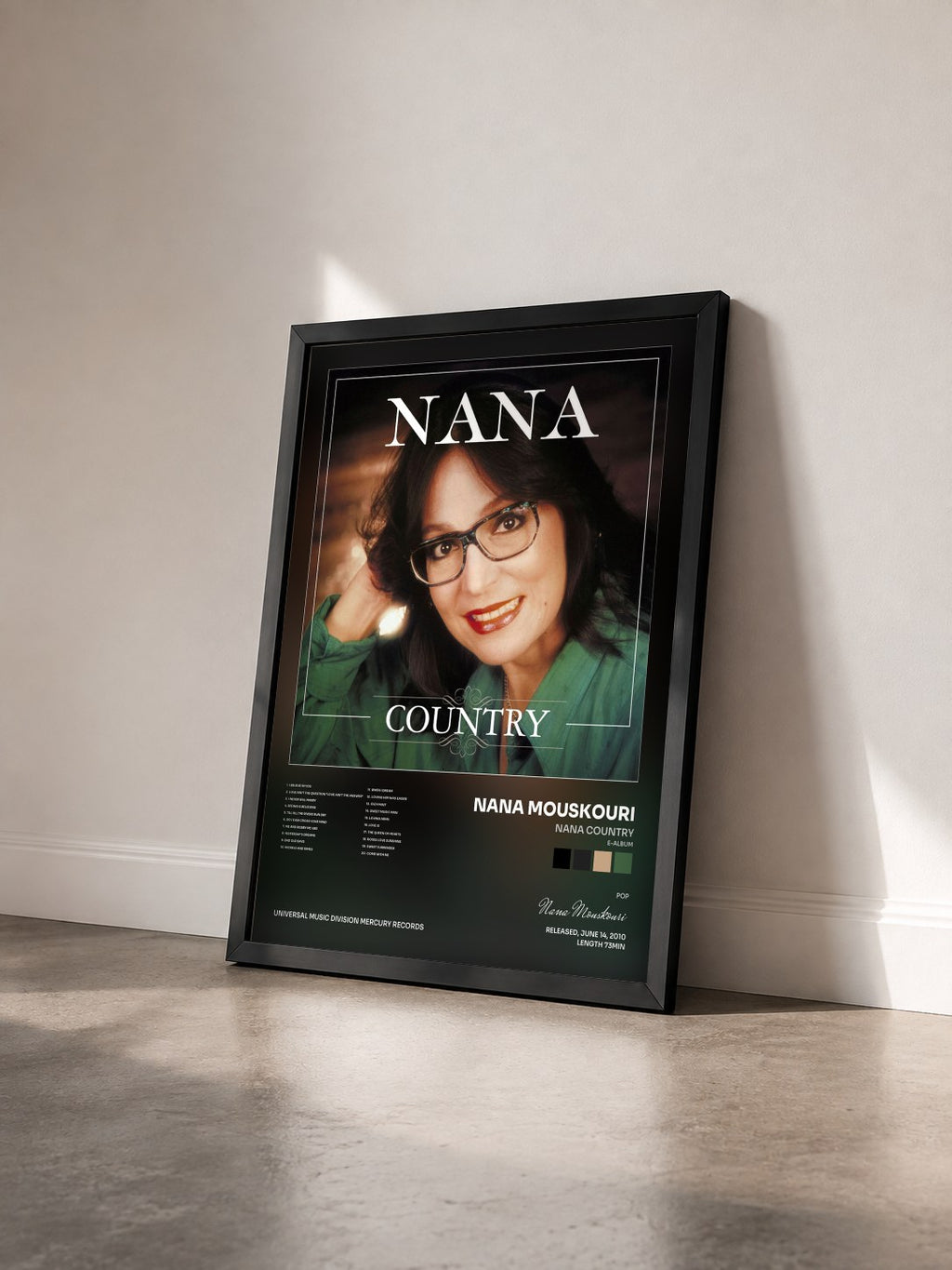 #noir Tableau de l'album Nana Country (e-album) de Nana Mouskouri vu de trois quarts, cadre noir