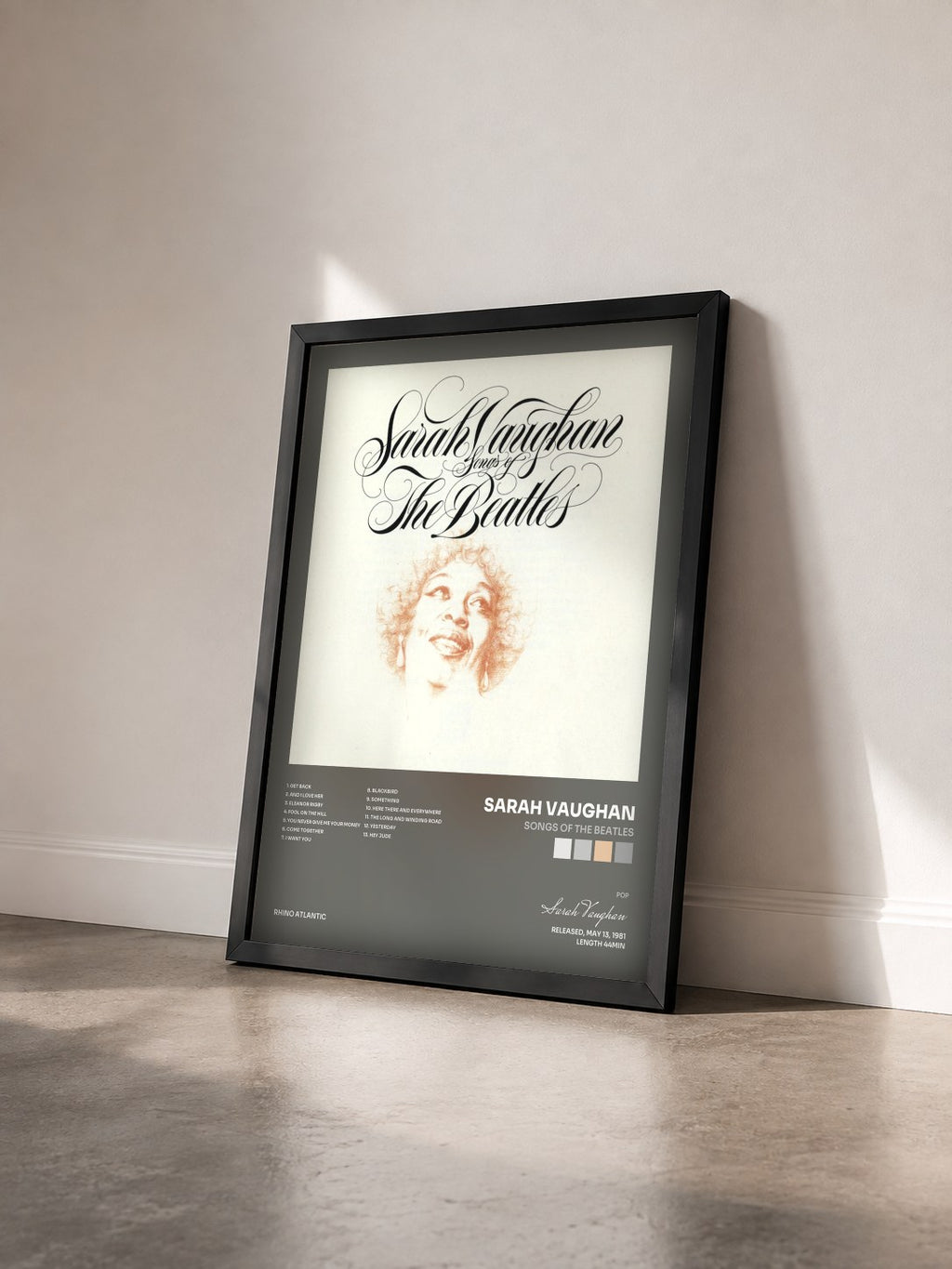 #noir Tableau de l'album Songs Of The Beatles de Sarah Vaughan vu de trois quarts, cadre noir