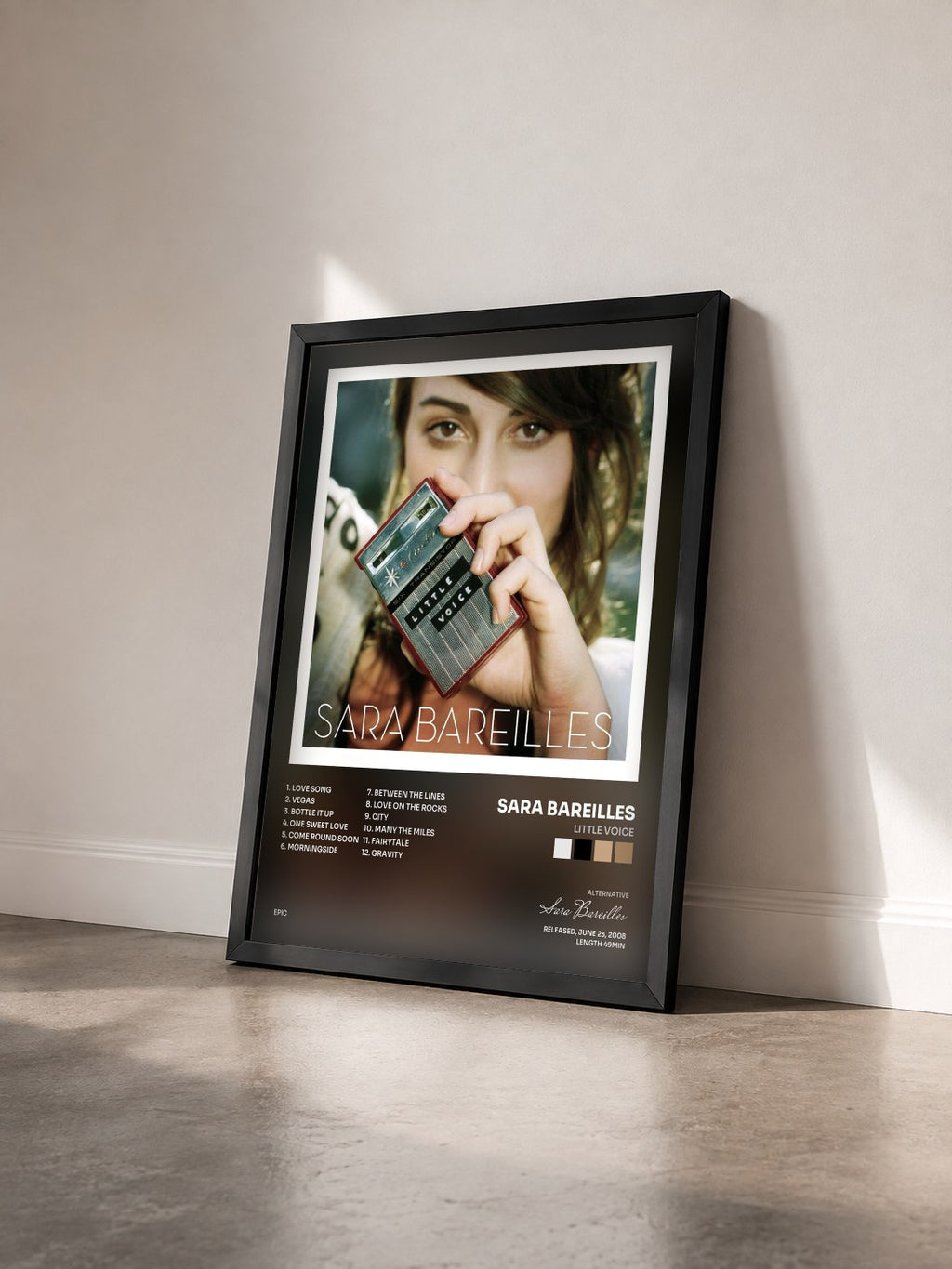 #noir Tableau de l'album Little Voice de Sara Bareilles vu de trois quarts, cadre noir