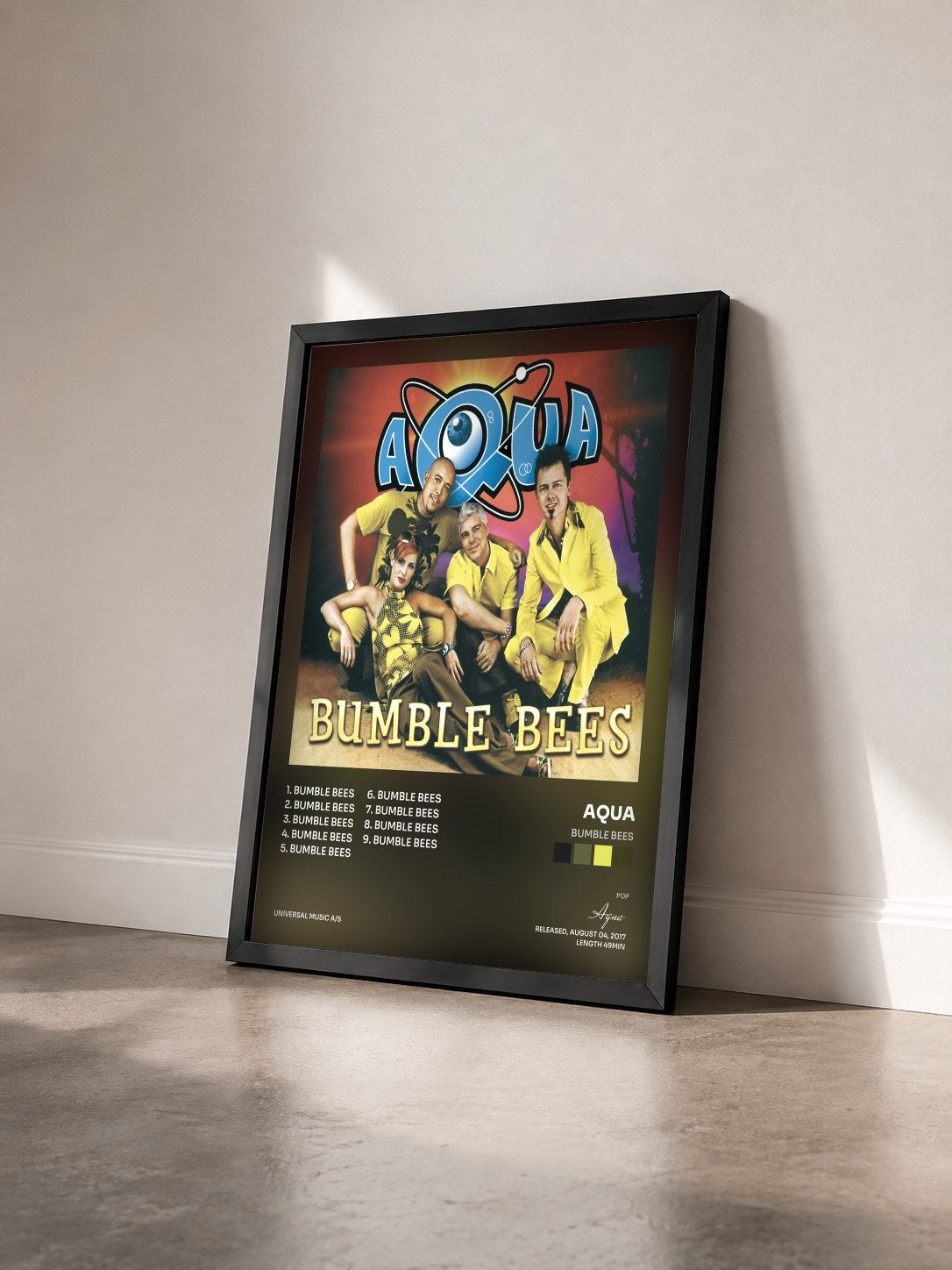 #noir Tableau de l'album Bumble Bees de Aqua vu de trois quarts, cadre noir