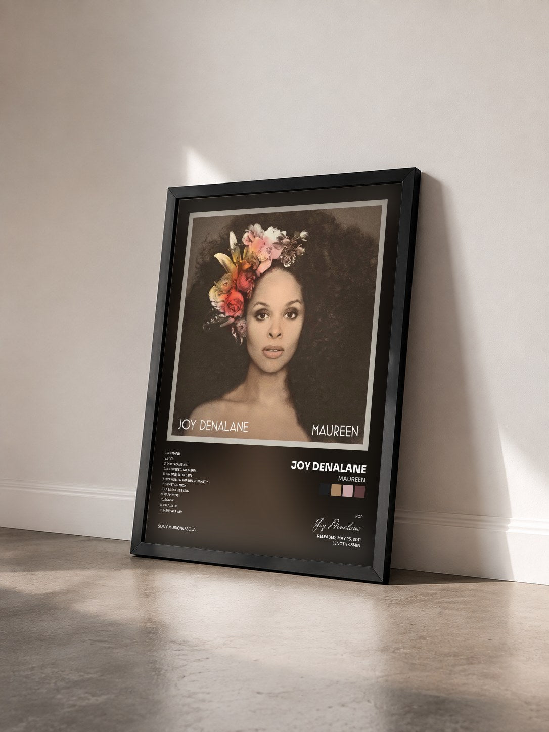 #noir Tableau de l'album Maureen de Joy Denalane vu de trois quarts, cadre noir