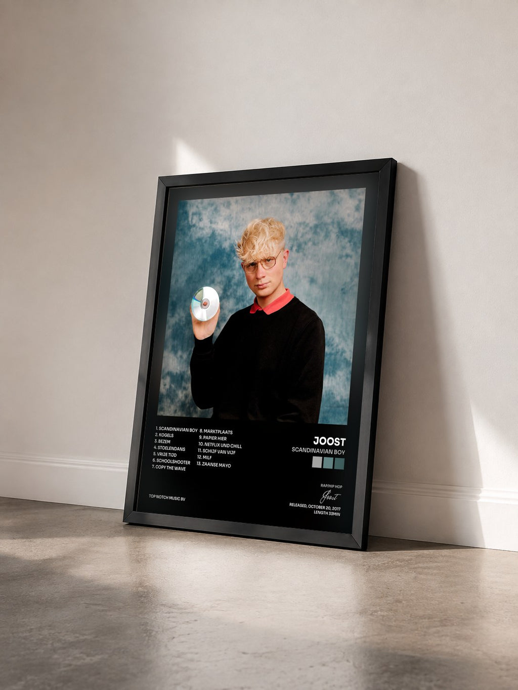 #noir Tableau de l'album Scandinavian Boy de Joost vu de trois quarts, cadre noir