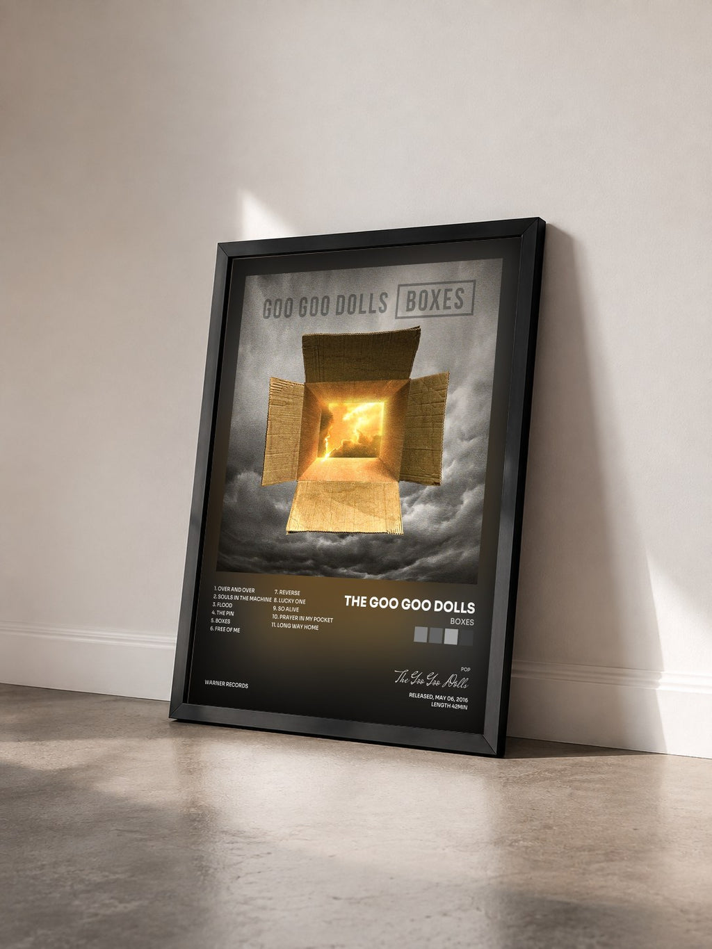 #noir Tableau de l'album Boxes de The Goo Goo Dolls vu de trois quarts, cadre noir