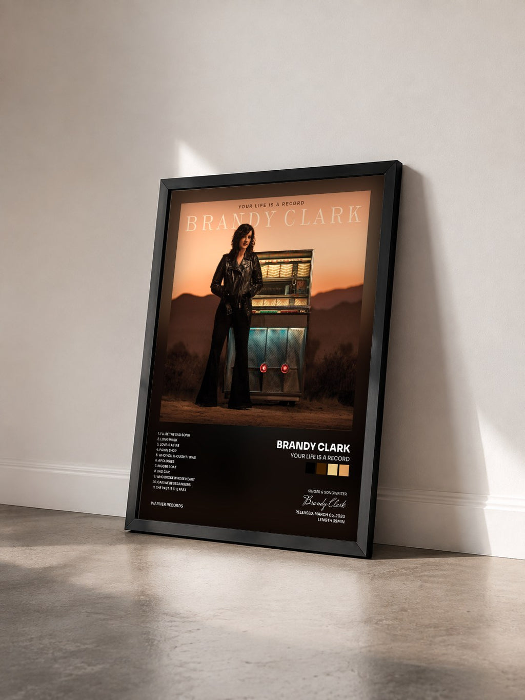 #noir Tableau de l'album Your Life Is a Record de Brandy Clark vu de trois quarts, cadre noir