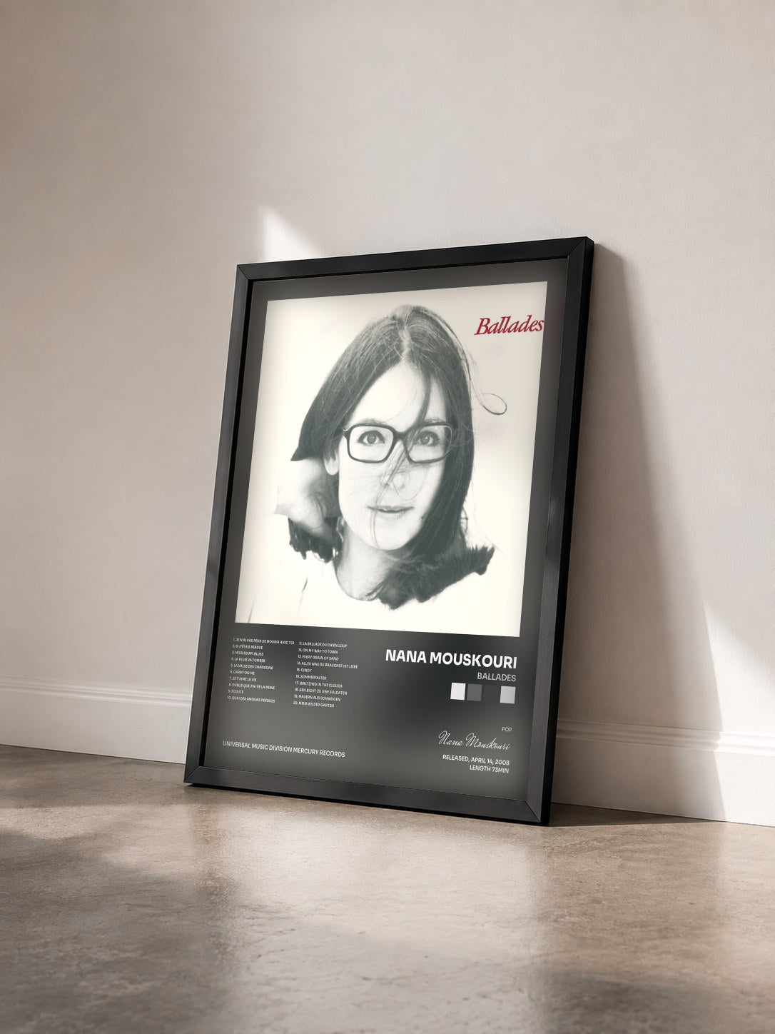 #noir Tableau de l'album Ballades de Nana Mouskouri vu de trois quarts, cadre noir