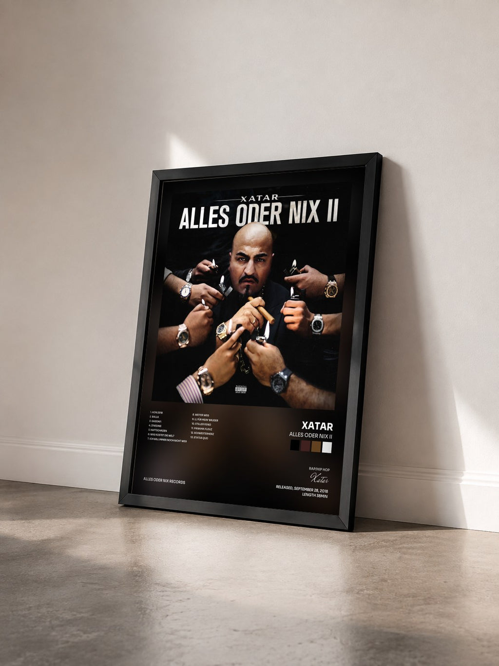 #noir Tableau de l'album ALLES ODER NIX II de Xatar vu de trois quarts, cadre noir