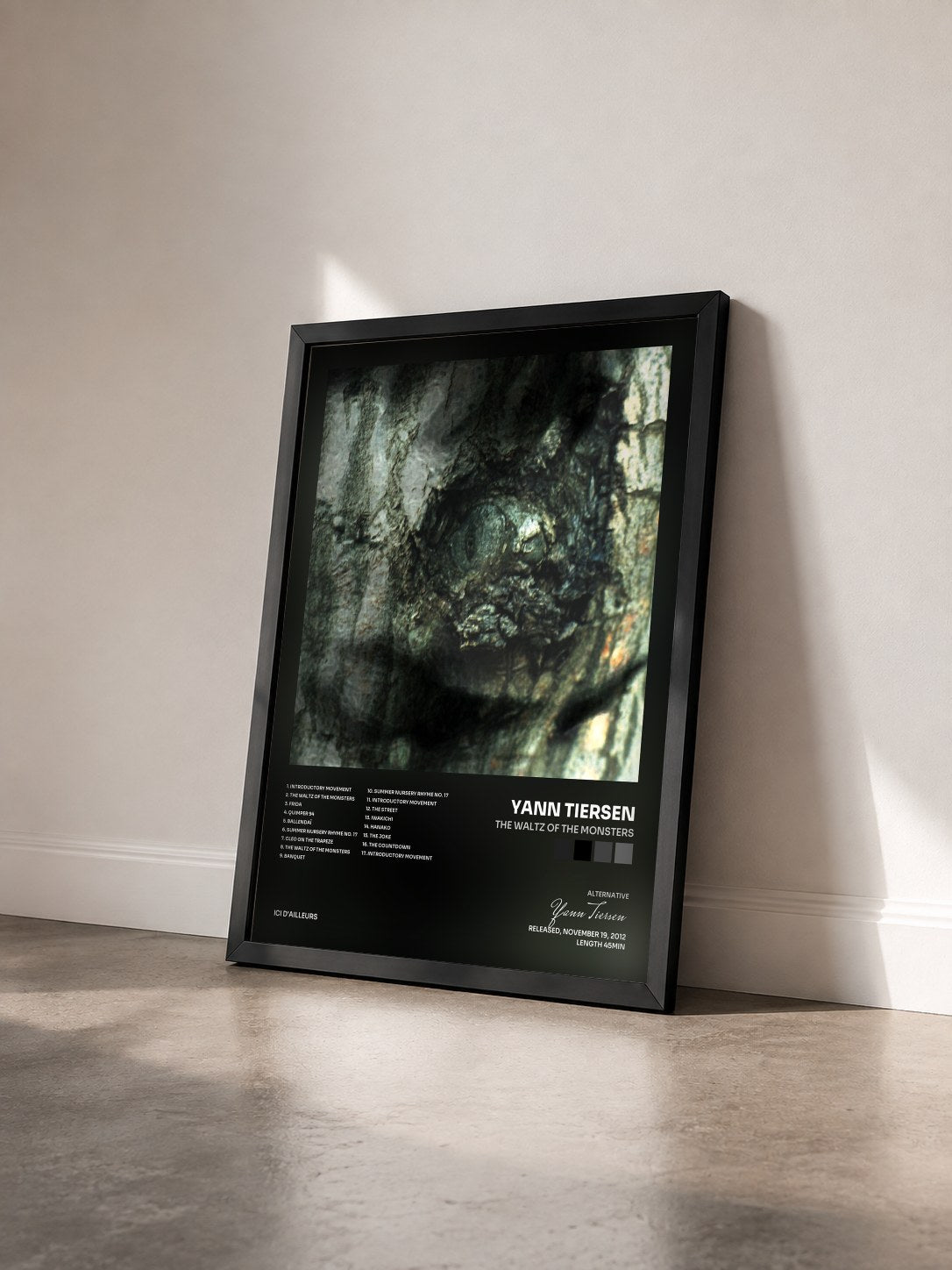 #noir Tableau de l'album The Waltz of the Monsters de Yann Tiersen vu de trois quarts, cadre noir