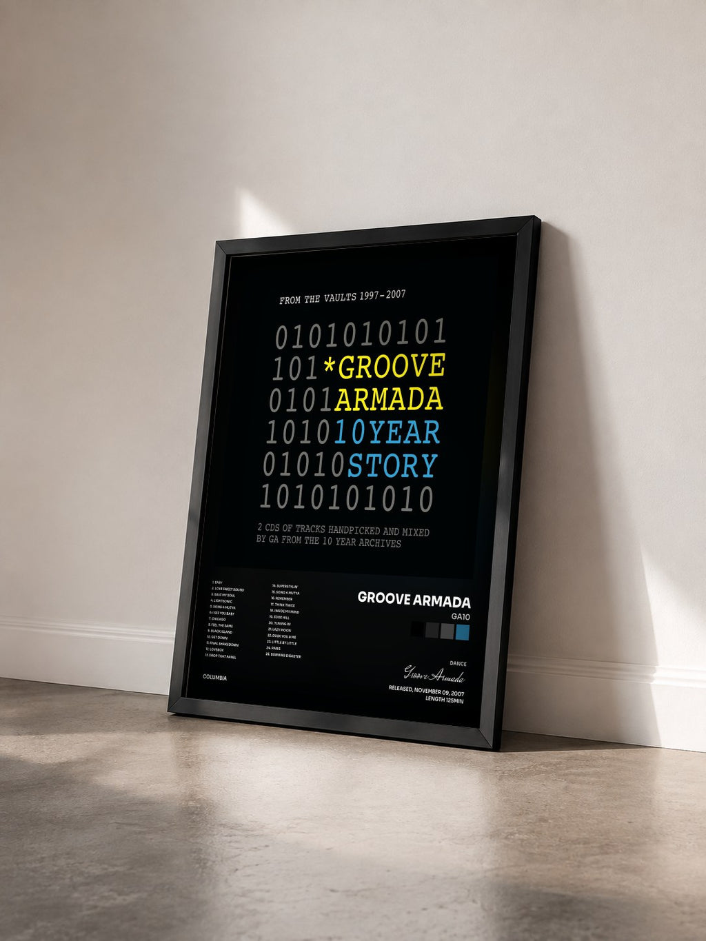 #noir Tableau de l'album GA10 de Groove Armada vu de trois quarts, cadre noir