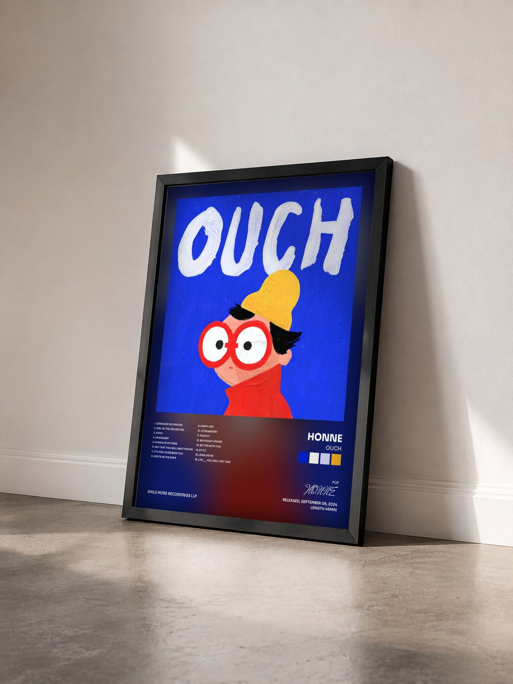 #noir Tableau de l'album OUCH de HONNE vu de trois quarts, cadre noir