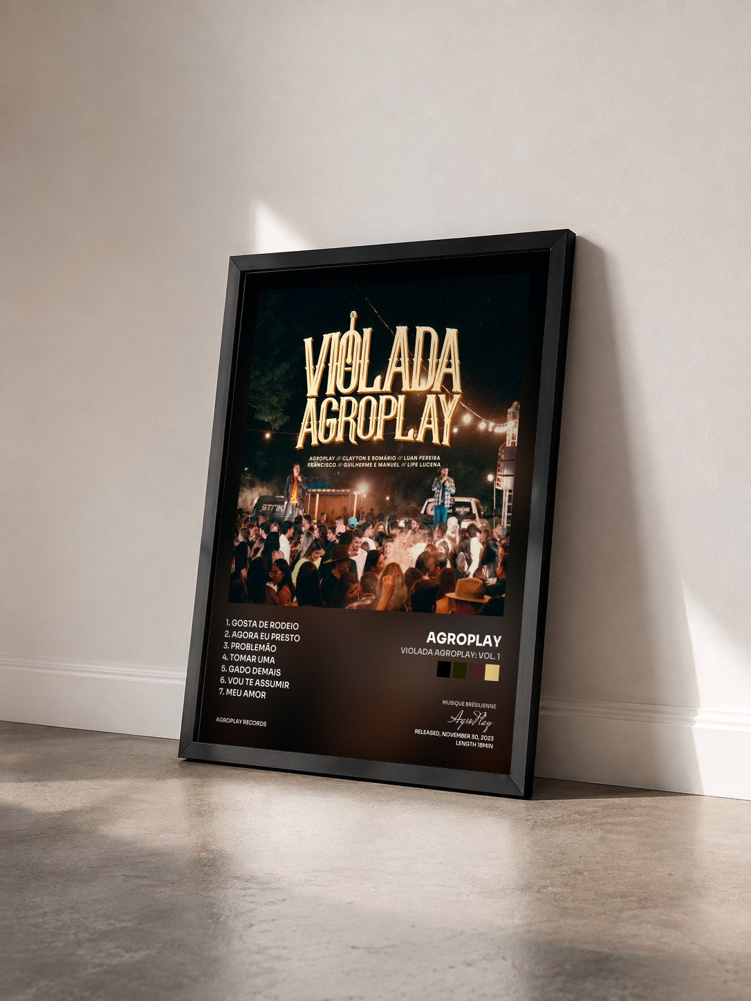 #noir Tableau de l'album Violada Agroplay: Vol. 1 de AgroPlay vu de trois quarts, cadre noir