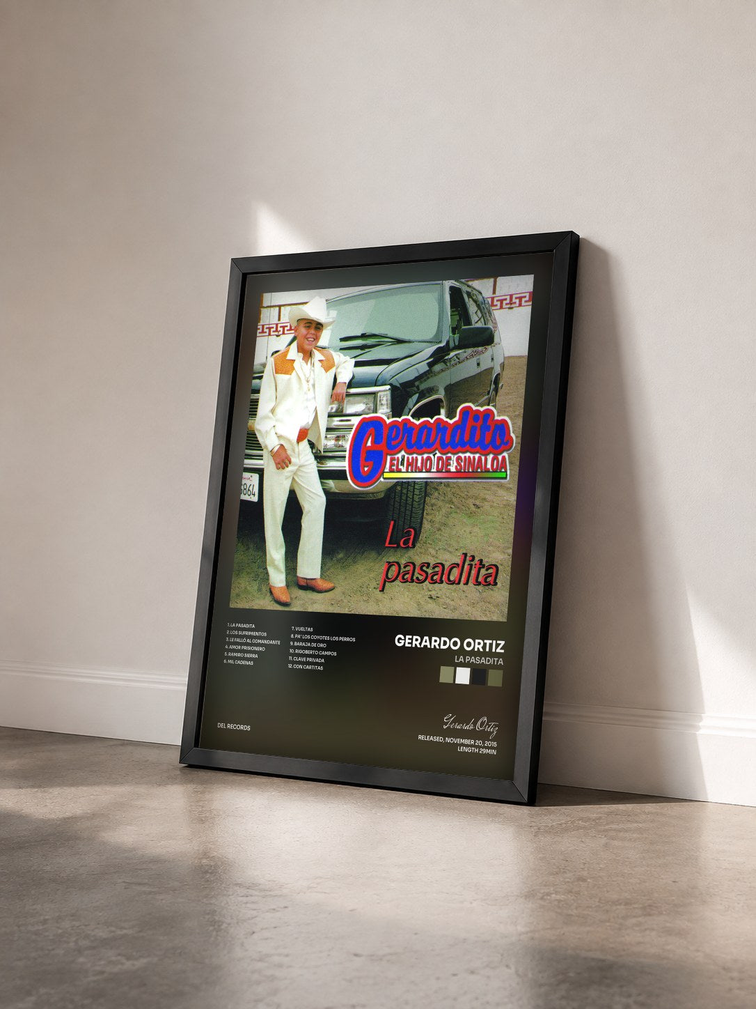 #noir Tableau de l'album La Pasadita de Gerardo Ortiz vu de trois quarts, cadre noir