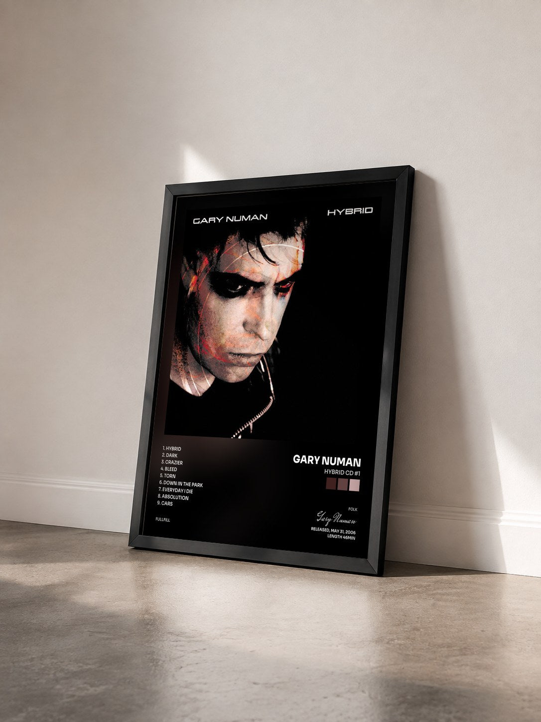 #noir Tableau de l'album Hybrid CD #1 de Gary Numan vu de trois quarts, cadre noir