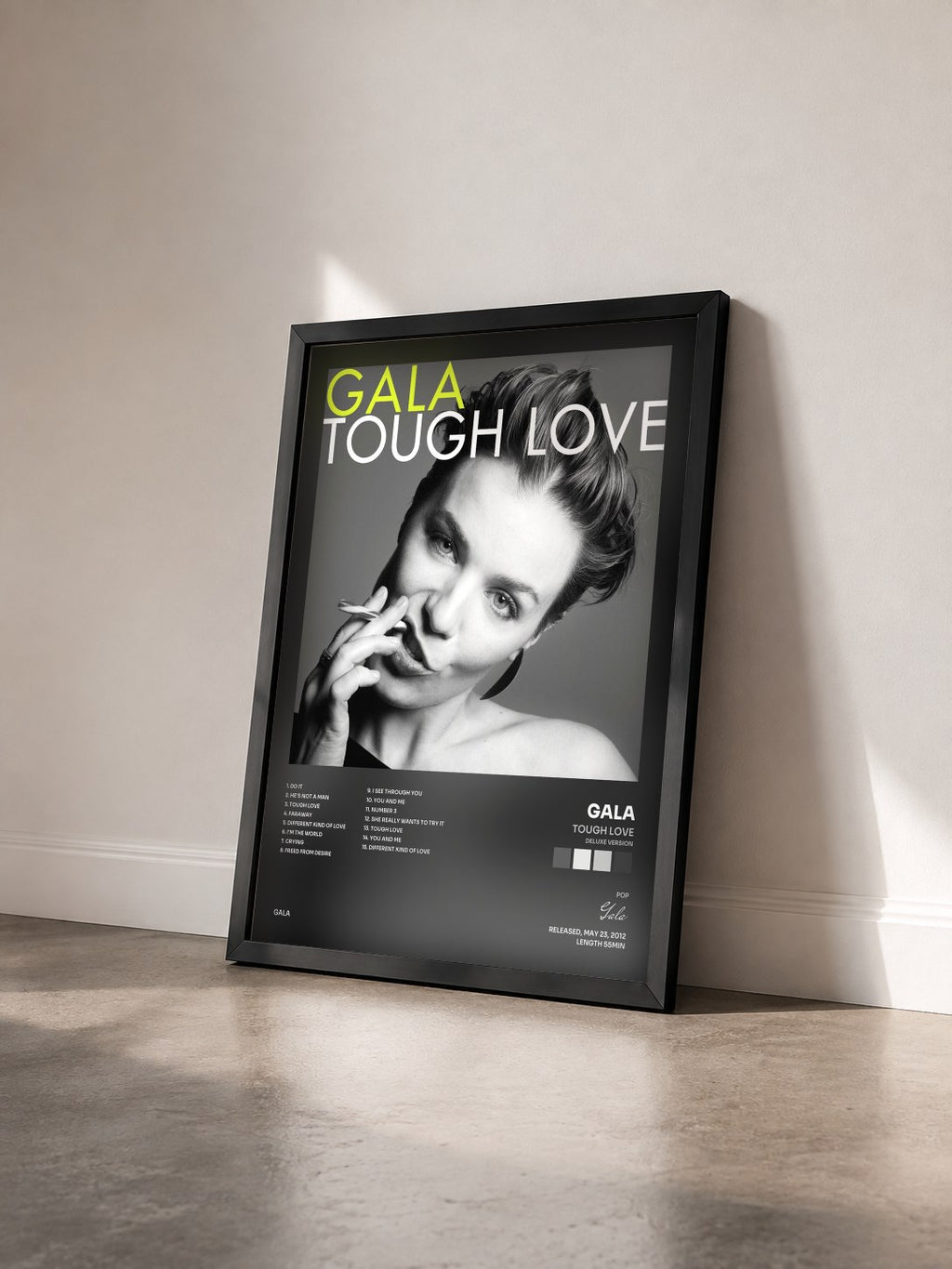 #noir Tableau de l'album Tough Love (Deluxe Version) de Gala vu de trois quarts, cadre noir