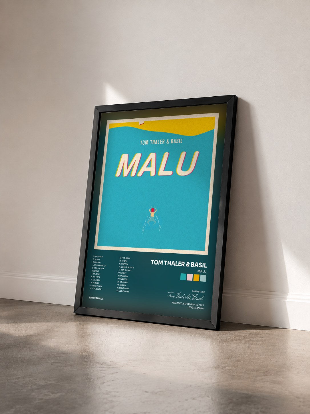 #noir Tableau de l'album Malu de Tom Thaler & Basil vu de trois quarts, cadre noir
