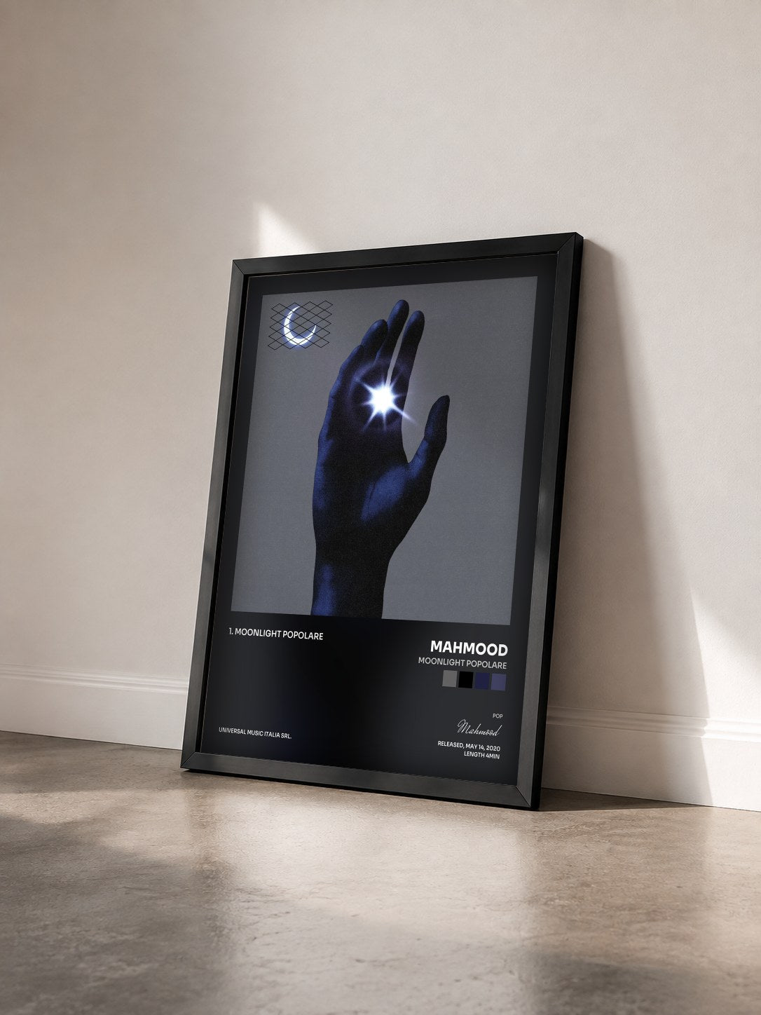 #noir Tableau de l'album Moonlight Popolare de Mahmood vu de trois quarts, cadre noir
