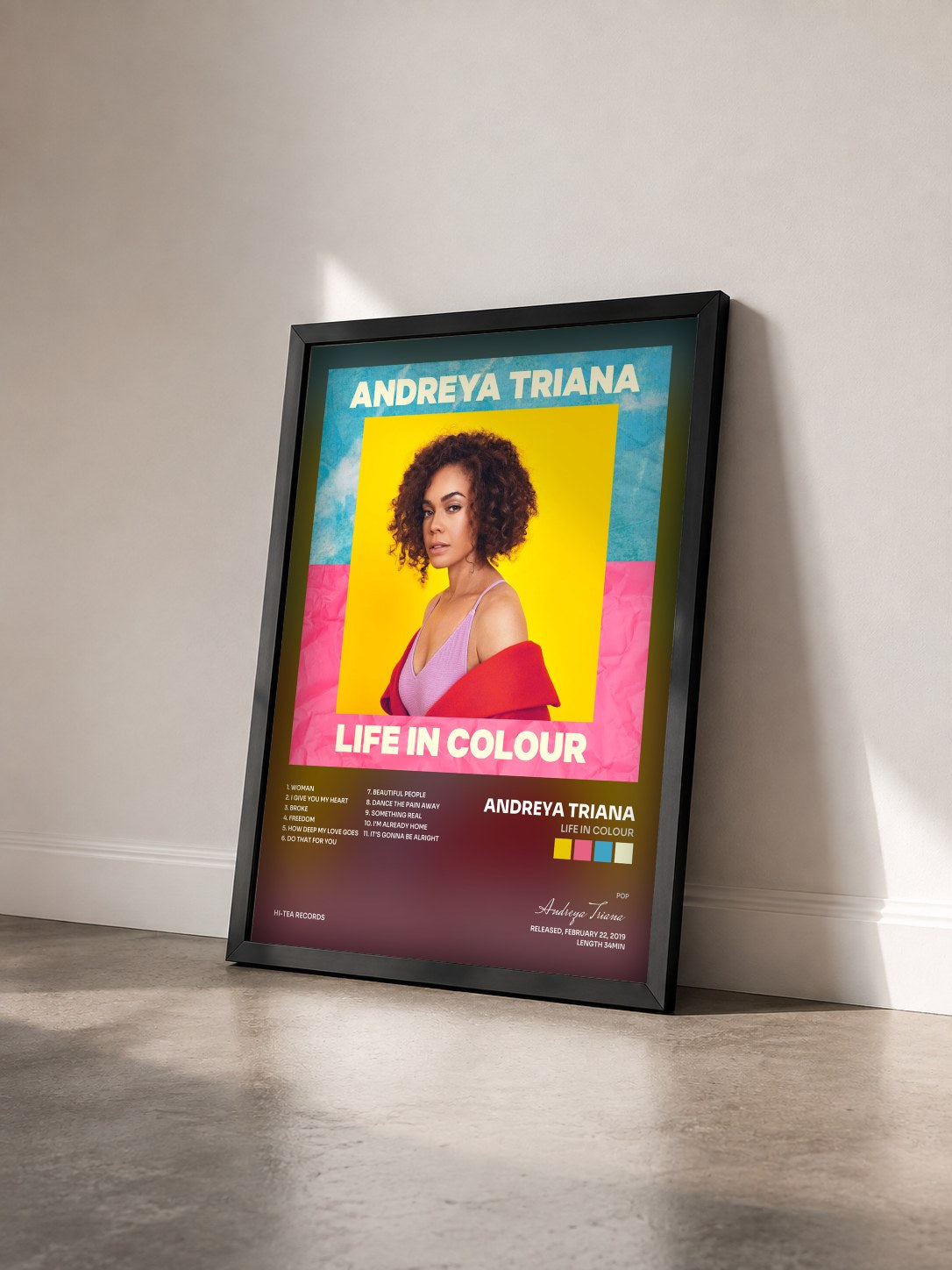 #noir Tableau de l'album Life In Colour de Andreya Triana vu de trois quarts, cadre noir