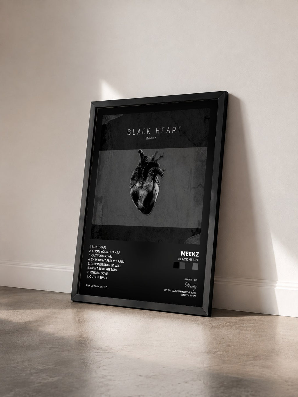 #noir Tableau de l'album Black Heart de Meekz vu de trois quarts, cadre noir
