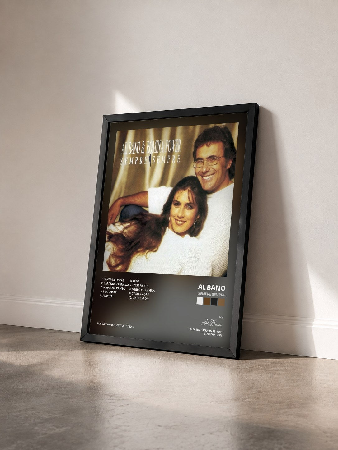 #noir Tableau de l'album Sempre Sempre de Al Bano vu de trois quarts, cadre noir