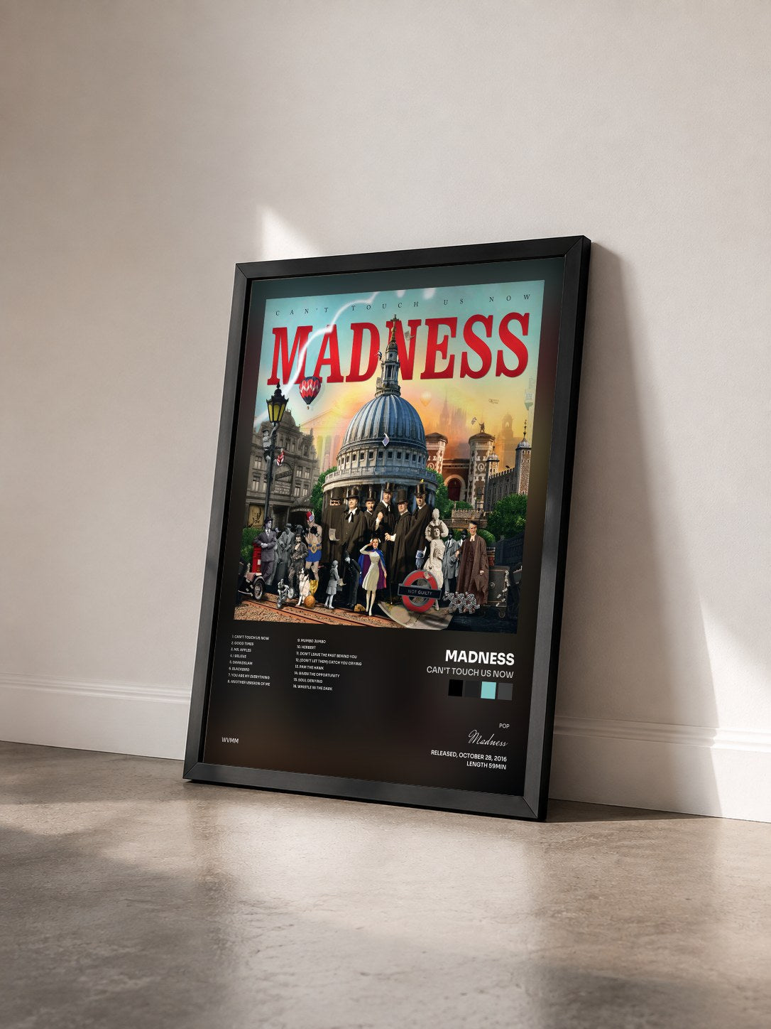#noir Tableau de l'album Can't Touch Us Now de Madness vu de trois quarts, cadre noir