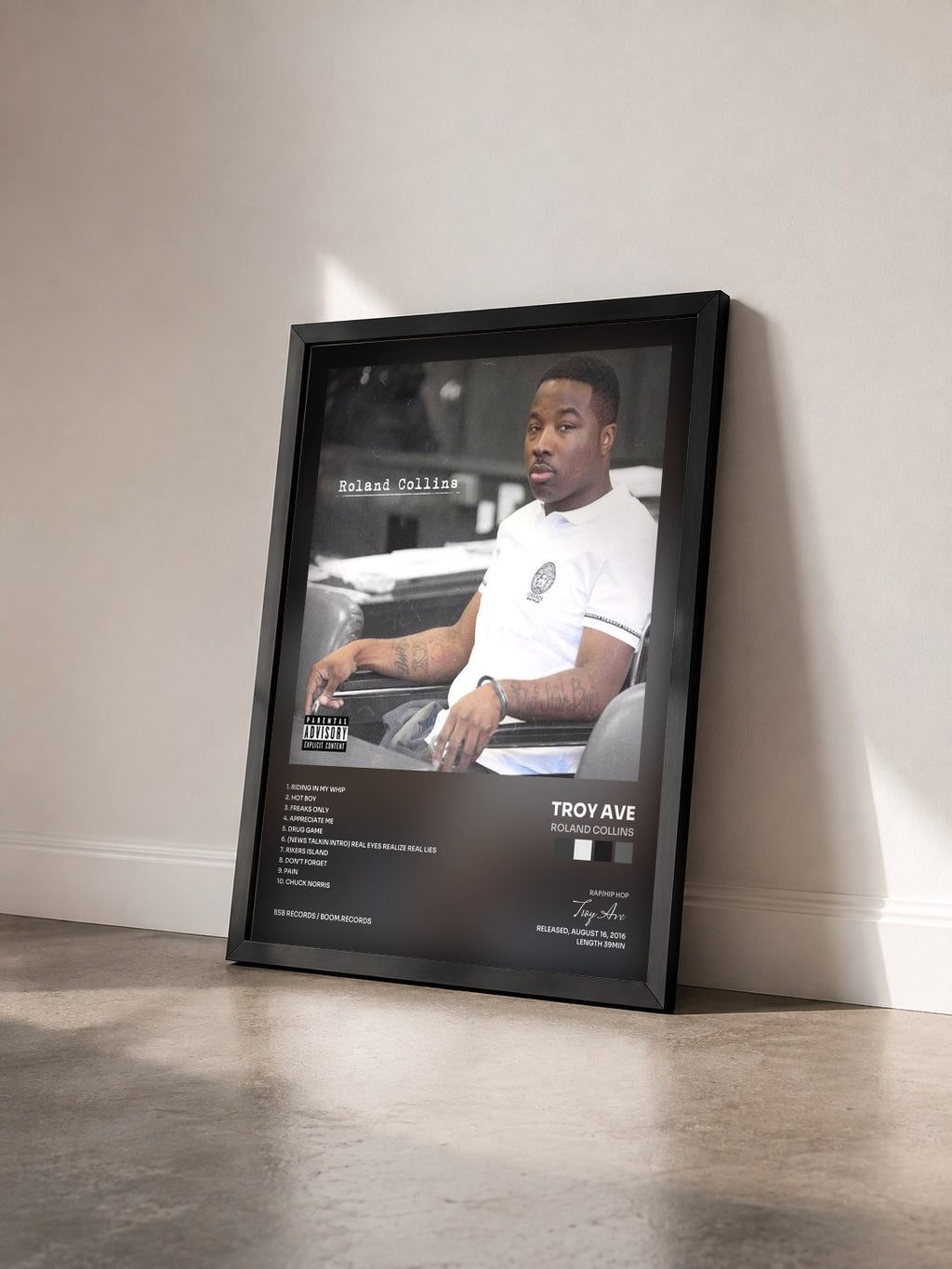 #noir Tableau de l'album Roland Collins de Troy Ave vu de trois quarts, cadre noir