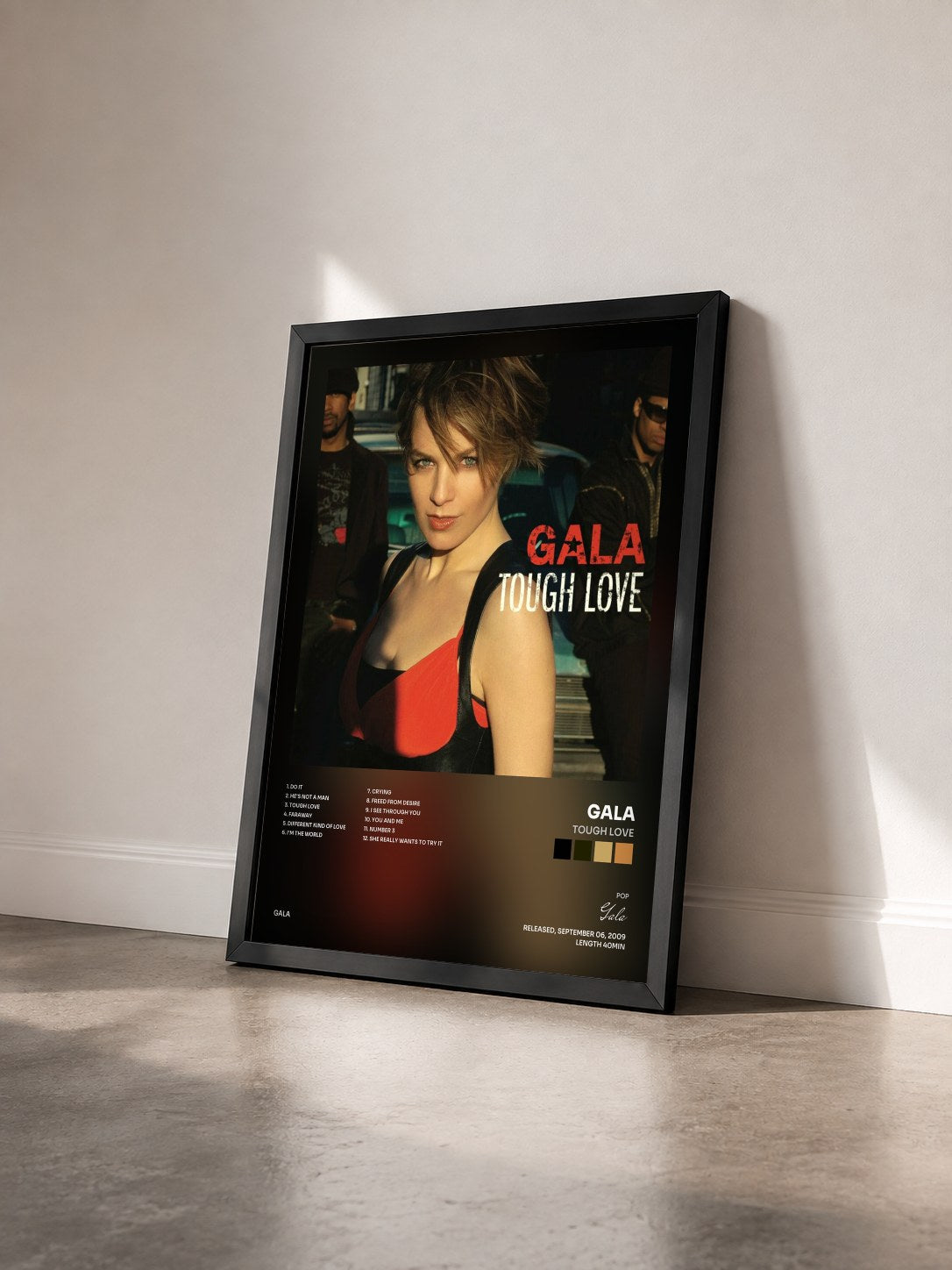 #noir Tableau de l'album Tough Love de Gala vu de trois quarts, cadre noir