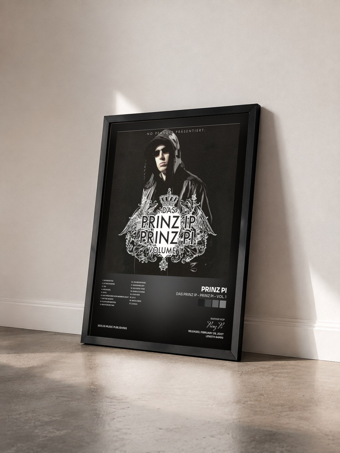 #noir Tableau de l'album Das Prinz Ip - Prinz Pi - Vol. 1 de Prinz Pi vu de trois quarts, cadre noir