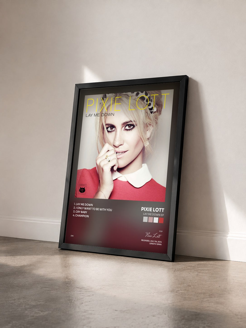 #noir Tableau de l'album Lay Me Down EP de Pixie Lott vu de trois quarts, cadre noir