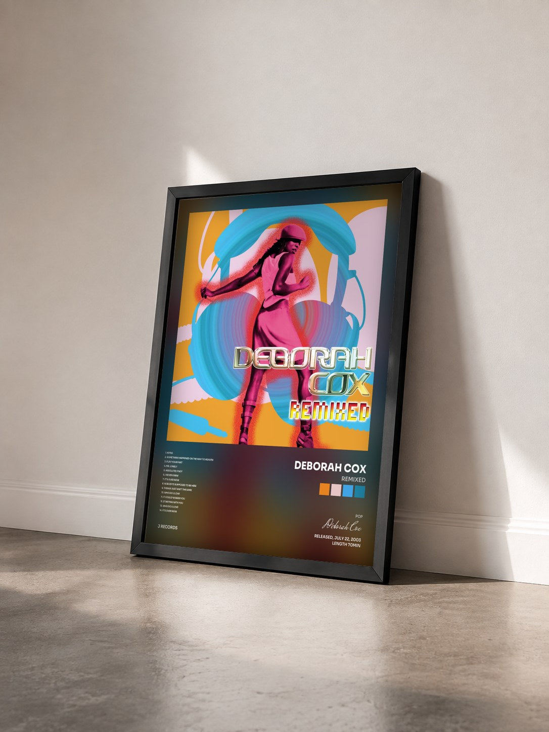 #noir Tableau de l'album Remixed de Deborah Cox vu de trois quarts, cadre noir