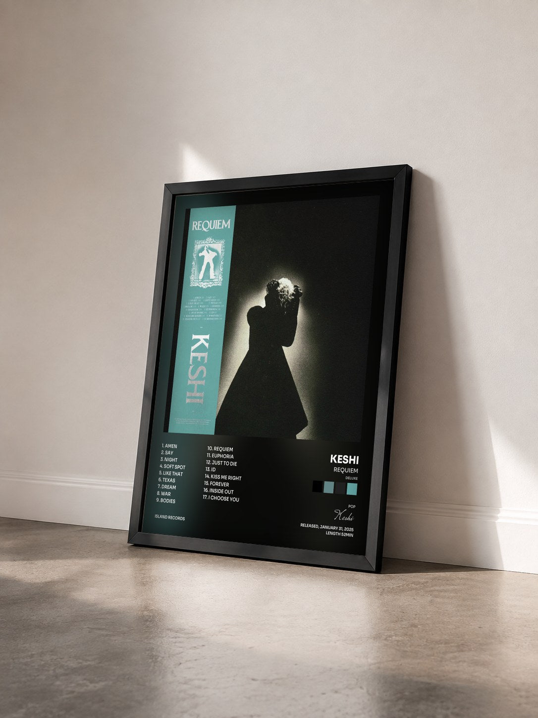 #noir Tableau de l'album Requiem (Deluxe) de Keshi vu de trois quarts, cadre noir