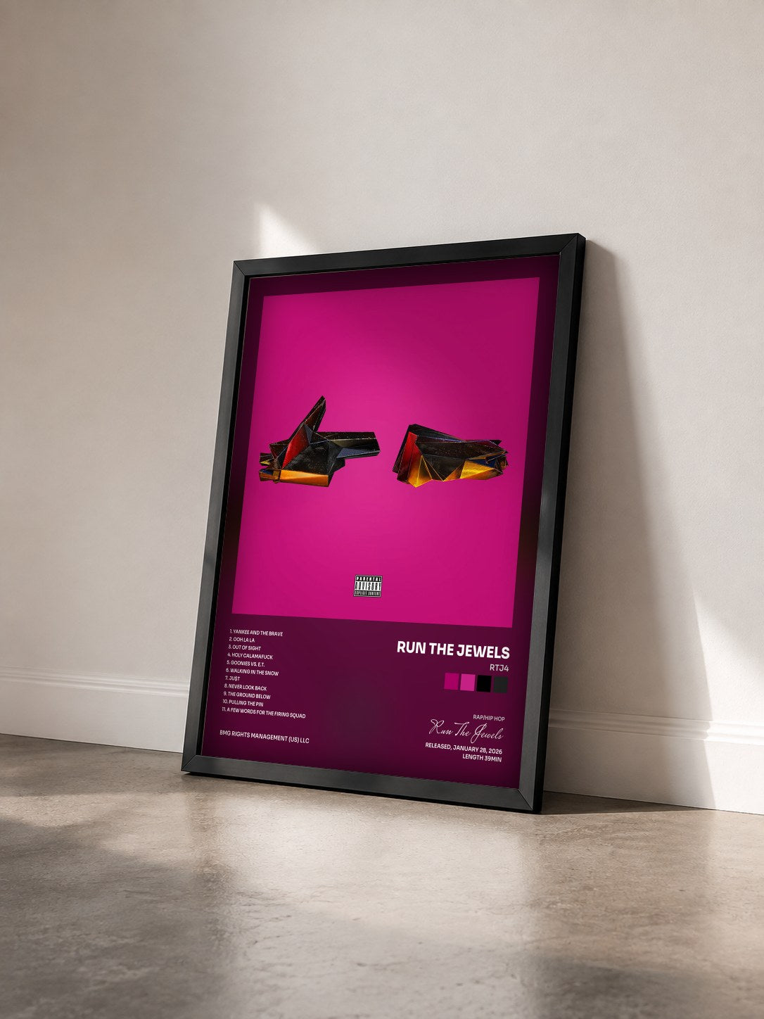 #noir Tableau de l'album RTJ4 de Run The Jewels vu de trois quarts, cadre noir