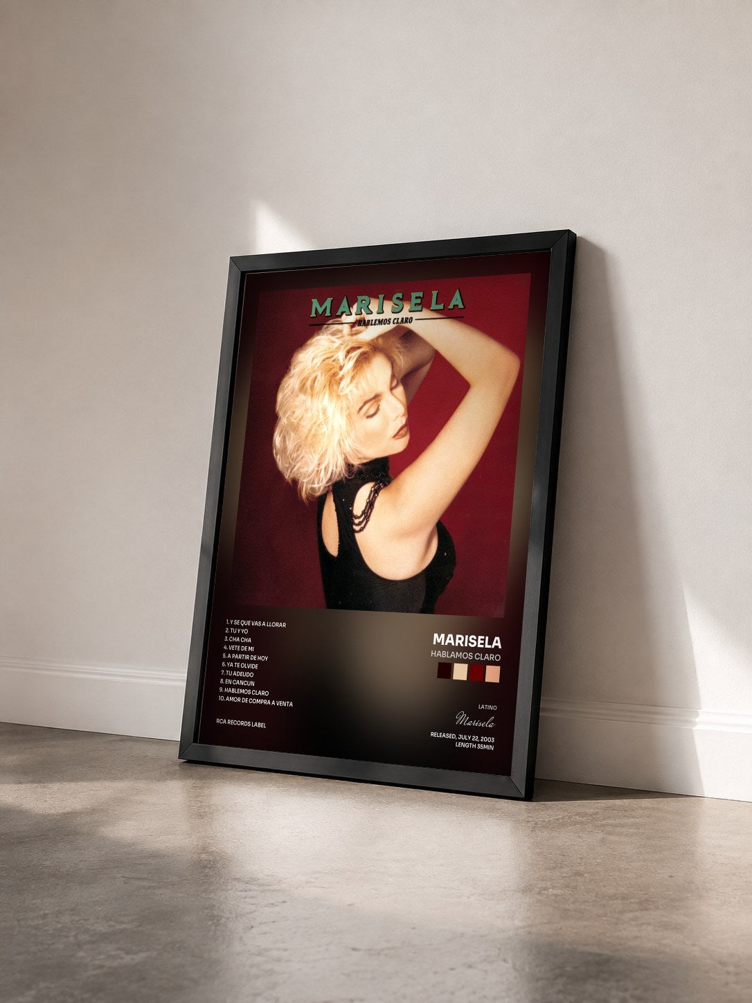 #noir Tableau de l'album Hablamos Claro de Marisela vu de trois quarts, cadre noir