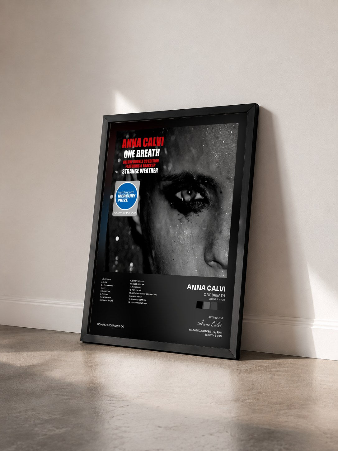 #noir Tableau de l'album One Breath (Deluxe Edition) de Anna Calvi vu de trois quarts, cadre noir