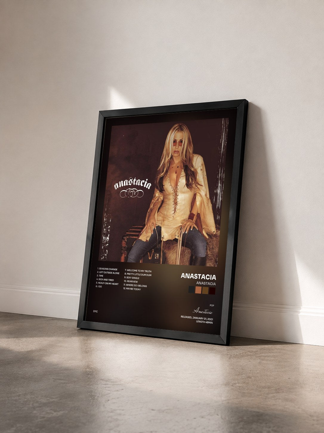 #noir Tableau de l'album Anastacia de Anastacia vu de trois quarts, cadre noir