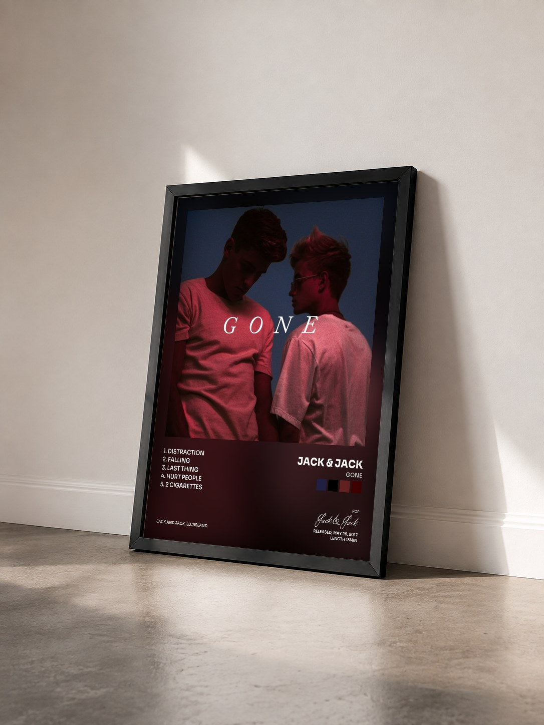 #noir Tableau de l'album GONE de Jack & Jack vu de trois quarts, cadre noir