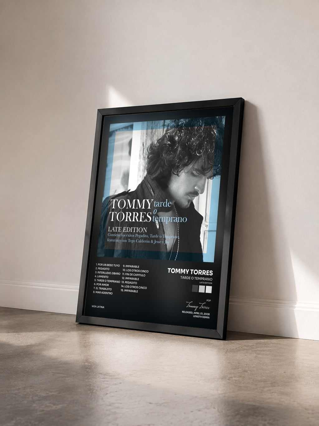 #noir Tableau de l'album Tarde O Temprano (Late Edition) de Tommy Torres vu de trois quarts, cadre noir
