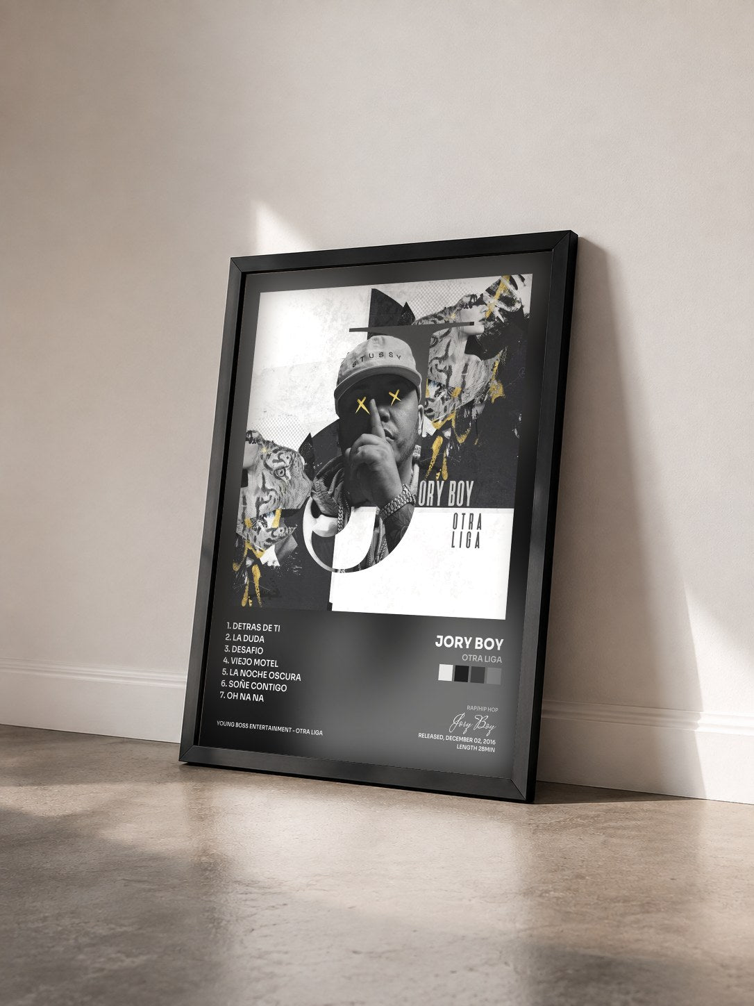 #noir Tableau de l'album Otra Liga de Jory Boy vu de trois quarts, cadre noir