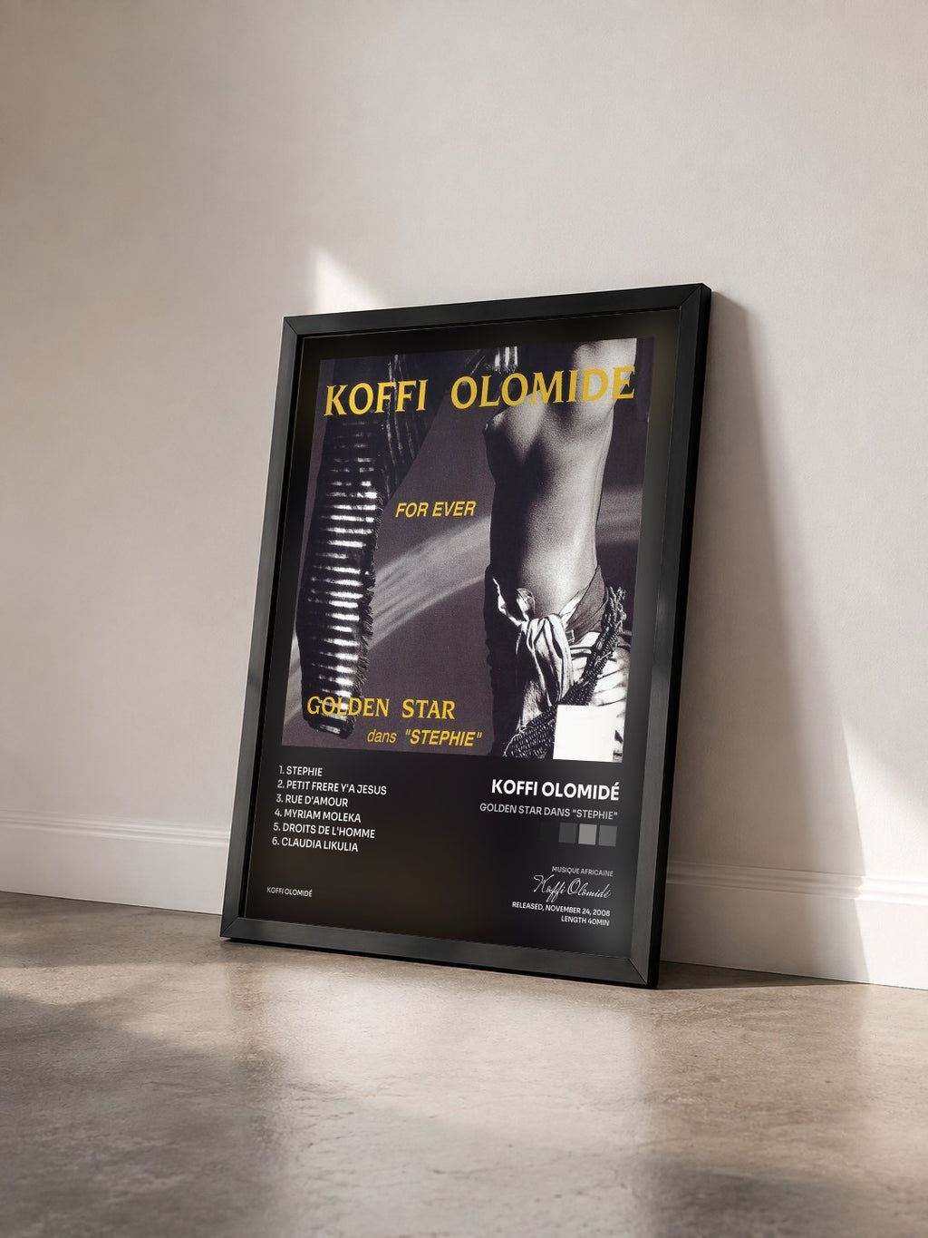 #noir Tableau de l'album Golden Star dans "Stephie" de Koffi Olomidé vu de trois quarts, cadre noir