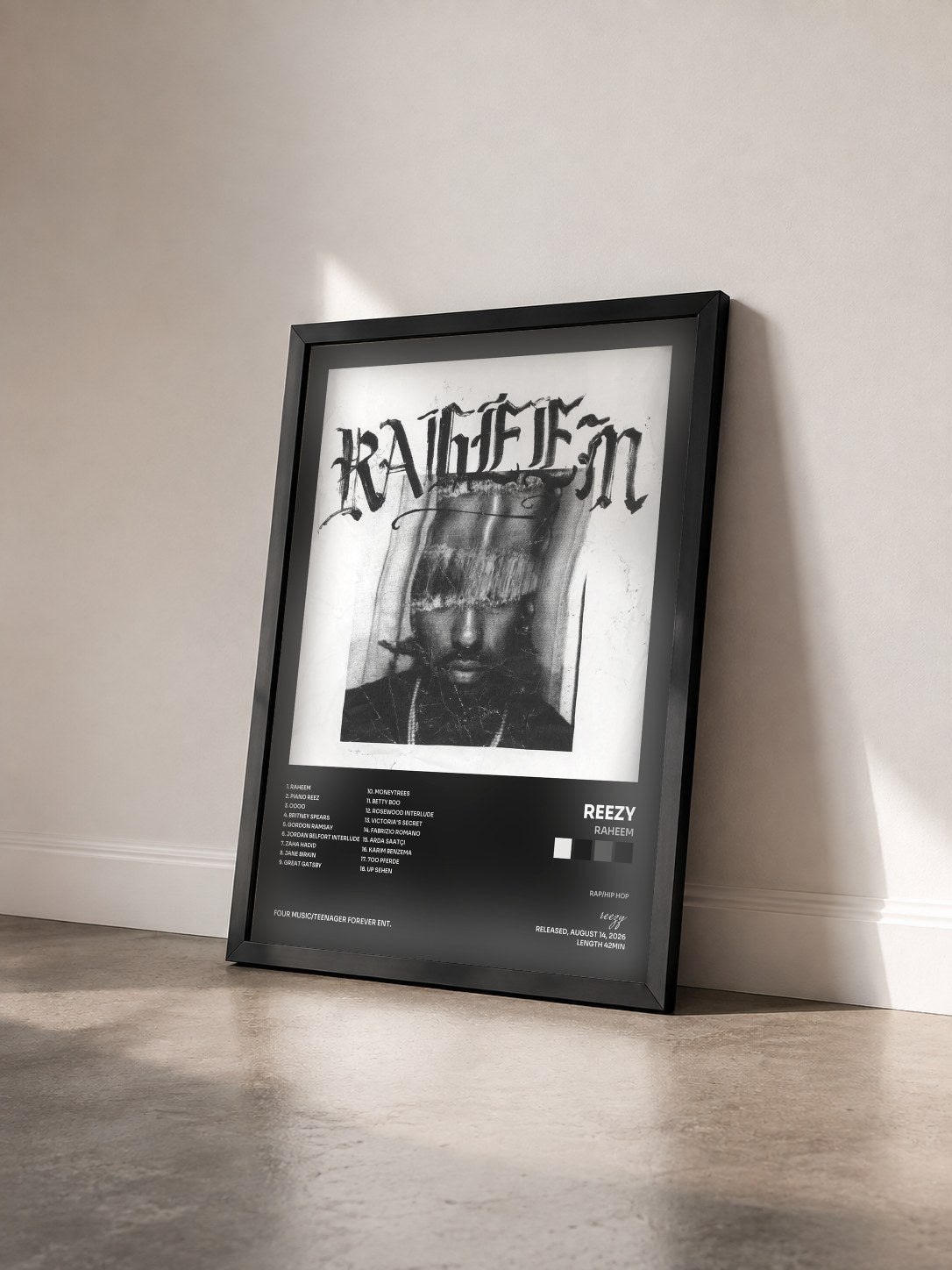 #noir Tableau de l'album RAHEEM de reezy vu de trois quarts, cadre noir