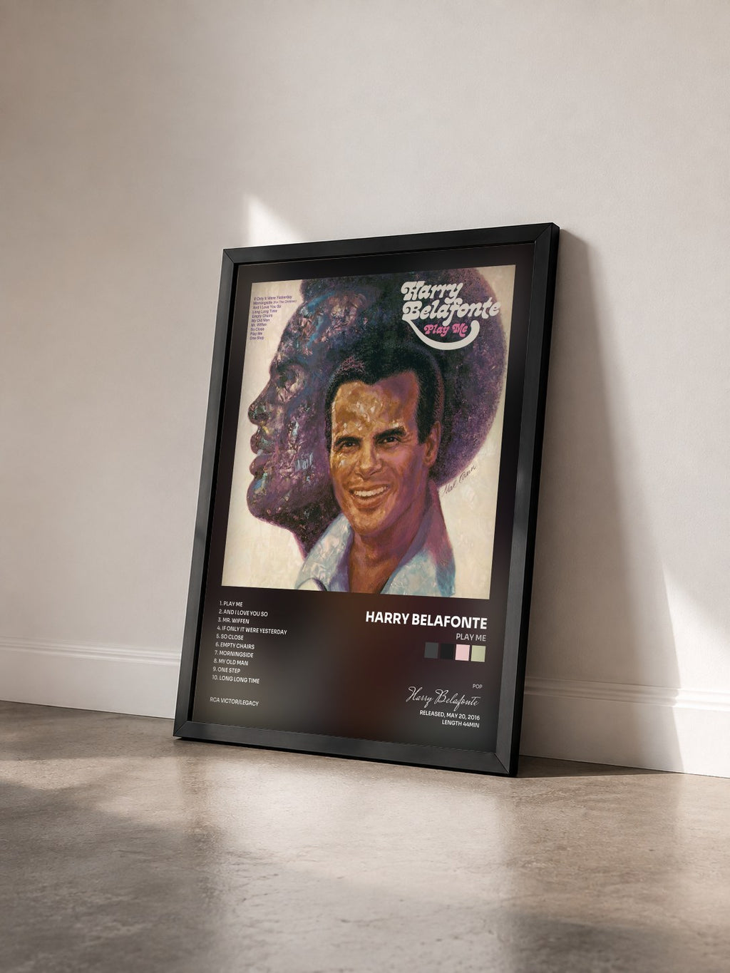 #noir Tableau de l'album Play Me de Harry Belafonte vu de trois quarts, cadre noir