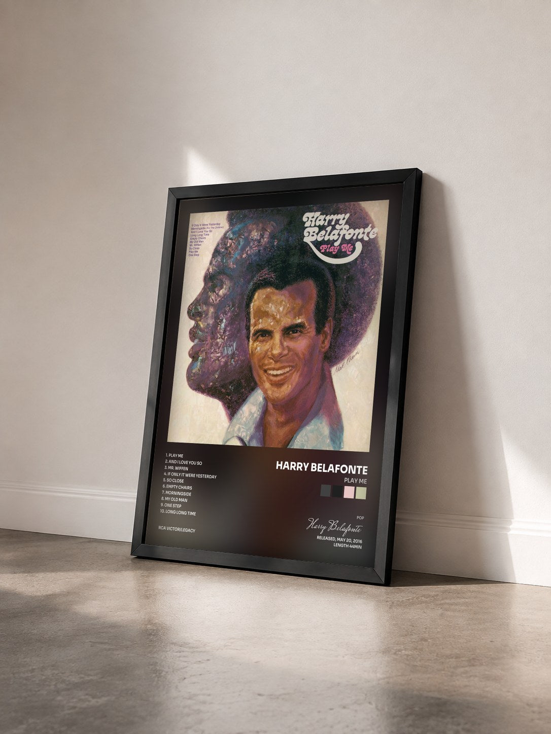 #noir Tableau de l'album Play Me de Harry Belafonte vu de trois quarts, cadre noir