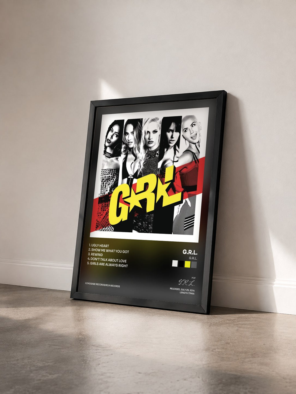 #noir Tableau de l'album G.R.L. de G.R.L. vu de trois quarts, cadre noir