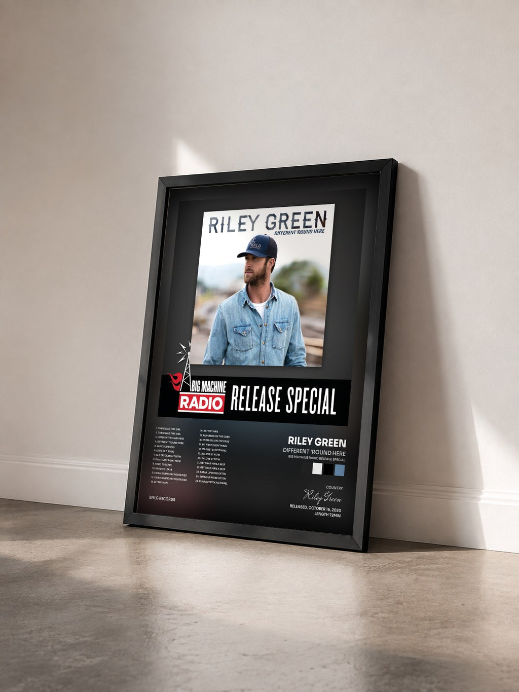 #noir Tableau de l'album Different 'Round Here (Big Machine Radio Release Special) de Riley Green vu de trois quarts, cadre noir