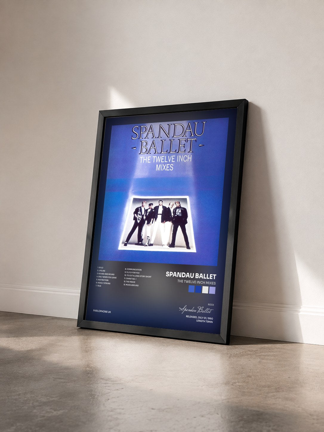 #noir Tableau de l'album The Twelve Inch Mixes de Spandau Ballet vu de trois quarts, cadre noir