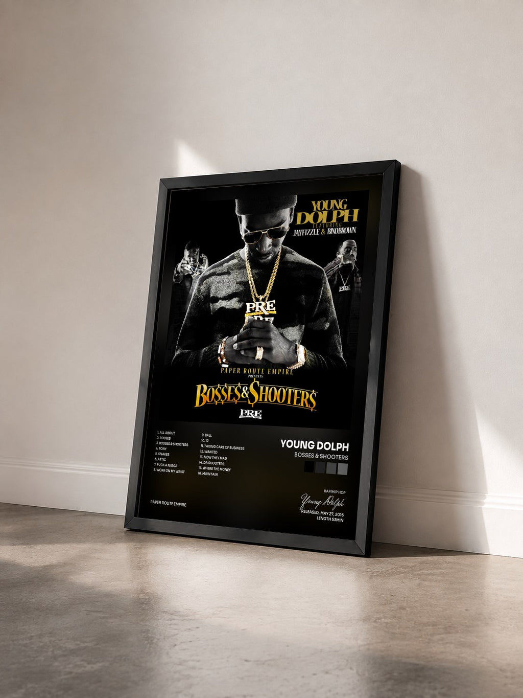 #noir Tableau de l'album Bosses & Shooters de Young Dolph vu de trois quarts, cadre noir