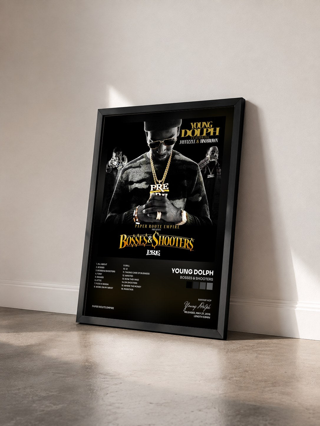#noir Tableau de l'album Bosses & Shooters de Young Dolph vu de trois quarts, cadre noir